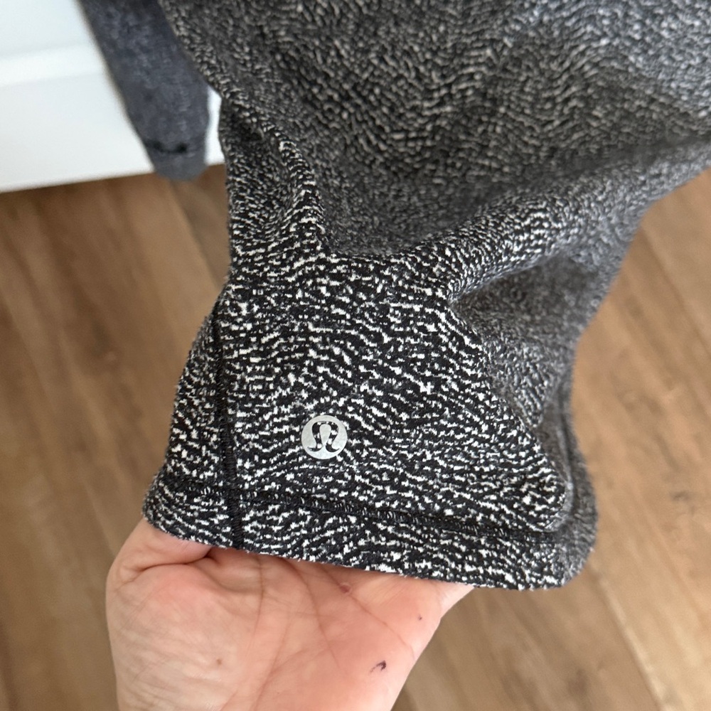 Lululemon - Picture 3 of 5
